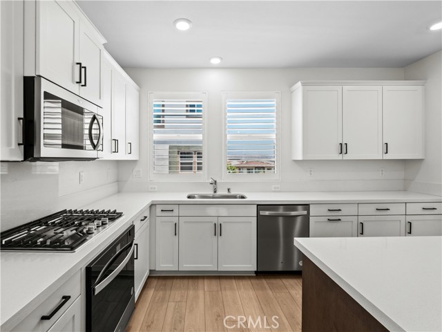 Detail Gallery Image 13 of 41 For 27148 Valley Oak Pl, Valencia,  CA 91381 - 4 Beds | 4 Baths