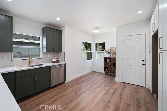241 E 57th Street, Long Beach CA: https://media.crmls.org/medias/4ed76f34-5b45-4b90-acf5-205e155d906d.jpg