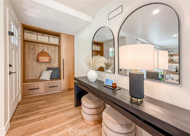 Detail Gallery Image 3 of 54 For 22245 Welby Way, Woodland Hills,  CA 91303 - 4 Beds | 3 Baths
