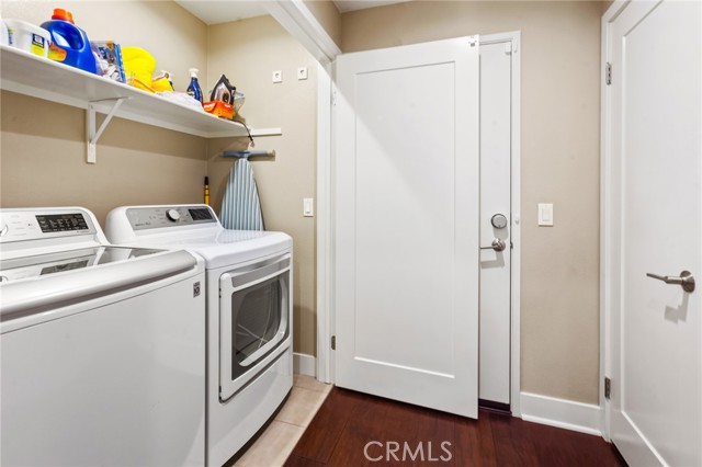 31 Soho, Irvine CA: https://media.crmls.org/medias/4ed7d545-71a8-48c9-9336-0b356648be6b.jpg