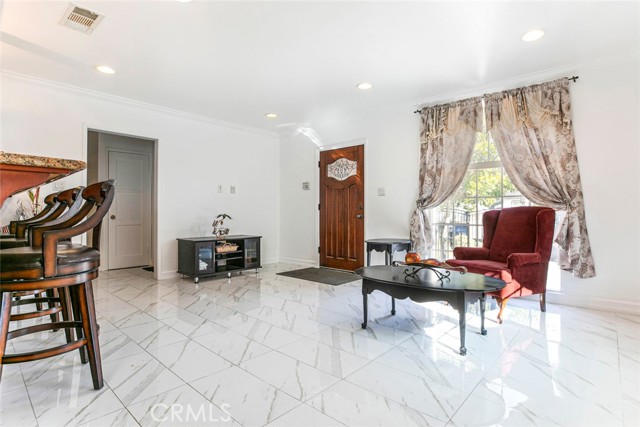 Detail Gallery Image 4 of 27 For 7419 Kraft, North Hollywood,  CA 91605 - 3 Beds | 2 Baths