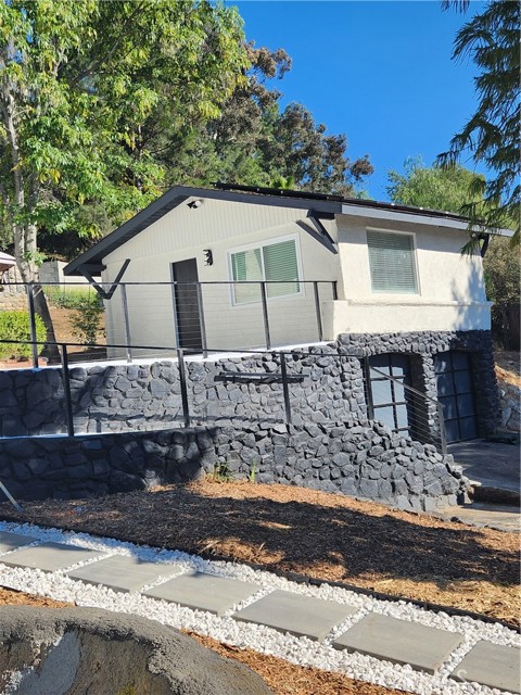 Detail Gallery Image 9 of 10 For 10535 La Canada, Sunland,  CA 91040 - 3 Beds | 2 Baths