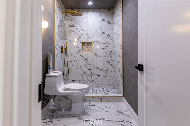 Detail Gallery Image 13 of 32 For 4731 W El Segundo Bld, Hawthorne,  CA 90250 - 3 Beds | 2 Baths