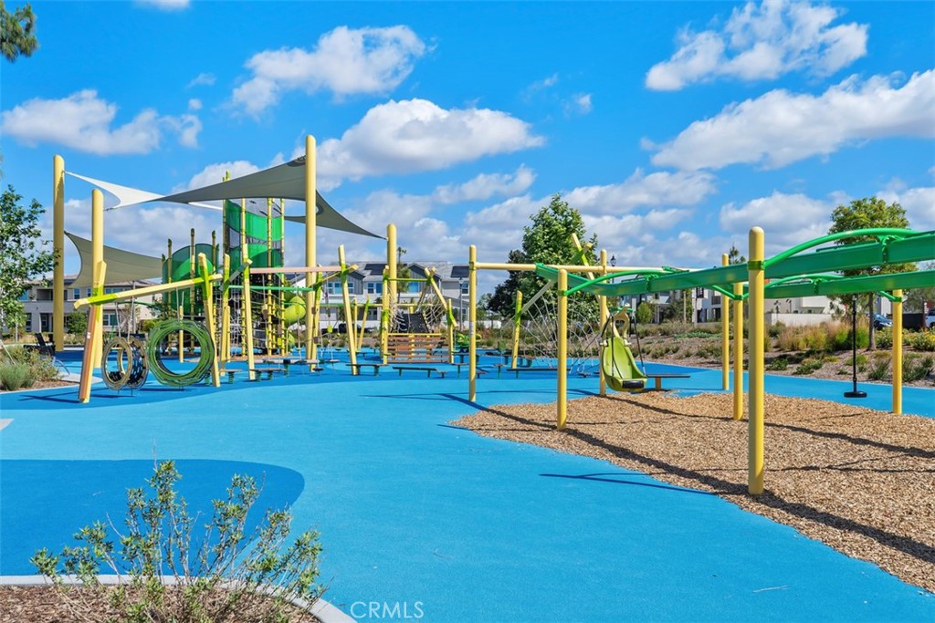 https://media.crmls.org/medias/4ed9c1bc-ef72-445e-82e9-c3f8d7575596.jpg?preset=X-Large