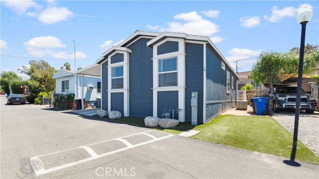 300 Ellis Street, Lake Elsinore CA: https://media.crmls.org/medias/4eda74d0-e4d6-4351-a270-fb35721a6ecc.jpg