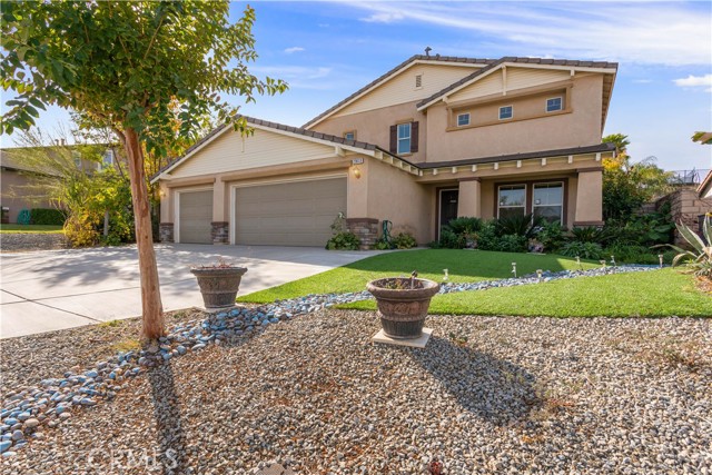 Detail Gallery Image 3 of 36 For 23613 Canyon Heights Dr, Menifee,  CA 92587 - 6 Beds | 2/1 Baths