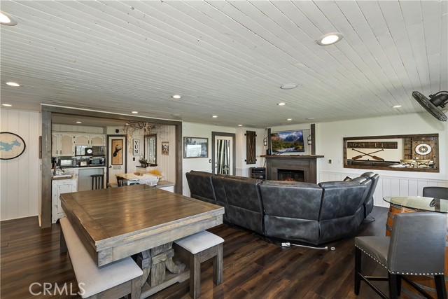 Detail Gallery Image 14 of 42 For 533 Sunderland, Lake Arrowhead,  CA 92352 - 3 Beds | 3/1 Baths