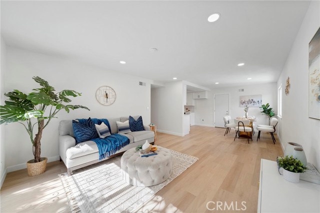 928 S Laurel St., Santa Ana CA: https://media.crmls.org/medias/4edaf770-e8b2-4280-b984-ae06a45af49b.jpg