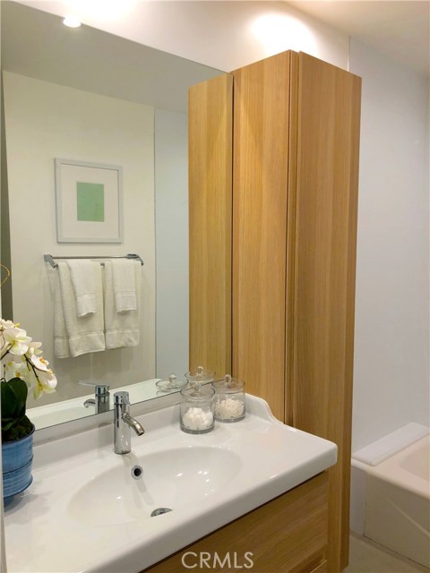 5714 Vantage Avenue, Valley Village CA: https://media.crmls.org/medias/4edcd911-27c1-43cc-840f-4836900df577.jpg