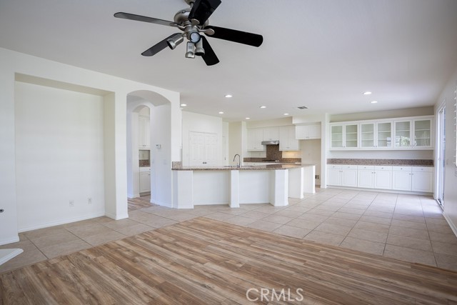 23857 Rio Rancho Way, Valencia CA: https://media.crmls.org/medias/4edd3c15-cf1d-43a8-9d2b-017ae14574a1.jpg