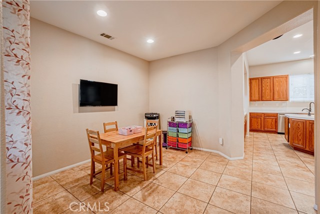 Detail Gallery Image 12 of 75 For 29373 via Milagro, Valencia,  CA 91354 - 4 Beds | 2/1 Baths