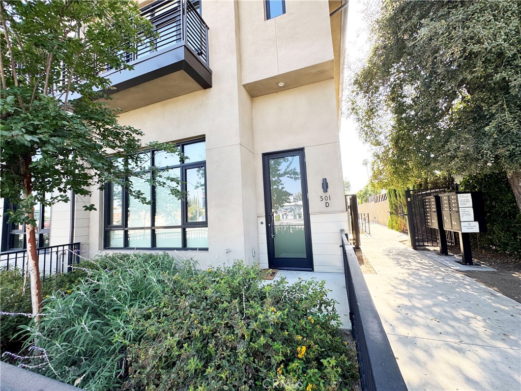 https://media.crmls.org/medias/4edd80e9-c2d5-456d-89a2-87640d186065.jpg?preset=X-Large
