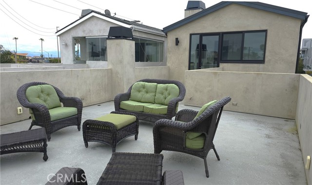 Detail Gallery Image 23 of 24 For 237 1st St, Huntington Beach,  CA 92648 - 4 Beds | 3/2 Baths