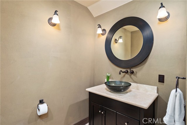 4630 Esparto Street, Woodland Hills CA: https://media.crmls.org/medias/4edeb830-5965-486b-b611-8baf3ec9c9aa.jpg
