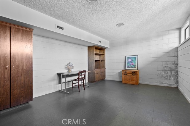 Detail Gallery Image 18 of 37 For 2060 Skylark Ln, San Luis Obispo,  CA 93401 - 3 Beds | 3 Baths