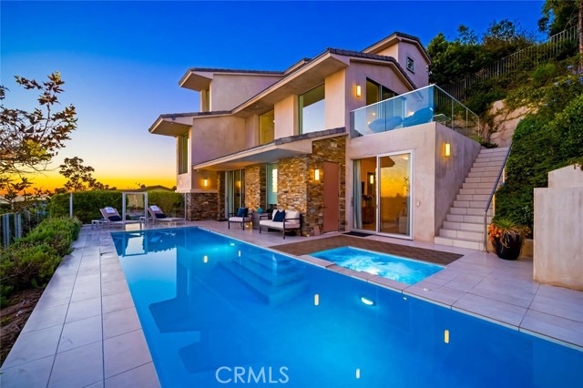 Detail Gallery Image 4 of 45 For 2300 Crestview, Laguna Beach,  CA 92651 - 4 Beds | 4/1 Baths