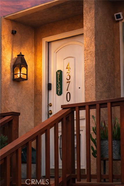 Detail Gallery Image 2 of 5 For 4370 W 8th, Los Angeles,  CA 90005 - 3 Beds | 3 Baths