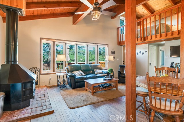 Detail Gallery Image 9 of 30 For 39576 Oak Glen Rd, Fawnskin,  CA 92333 - 2 Beds | 3/1 Baths