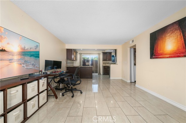 Detail Gallery Image 8 of 36 For 21522 Belshire Ave #8,  Hawaiian Gardens,  CA 90716 - 2 Beds | 2 Baths