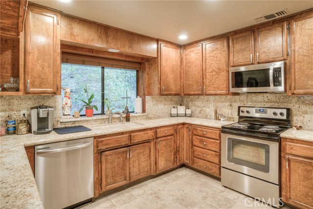 Detail Gallery Image 12 of 72 For 15417 Nopel Ave, Forest Ranch,  CA 95942 - 2 Beds | 2/1 Baths