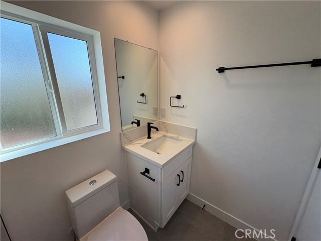 Detail Gallery Image 6 of 21 For 14165 Calvert St, Van Nuys,  CA 91401 - 4 Beds | 4 Baths