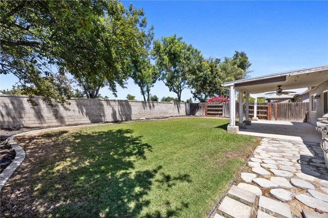 12200 Verdelho Avenue, Bakersfield CA: https://media.crmls.org/medias/4ee14d36-d583-4c45-b23c-be385adf74cd.jpg