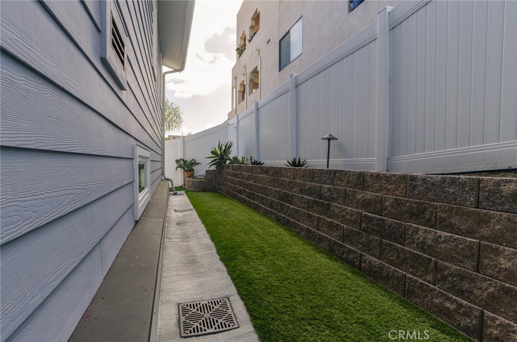 MLS #OC25049530 img 6