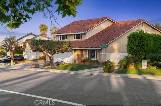 Detail Gallery Image 2 of 46 For 24852 Costeau St, Laguna Hills,  CA 92653 - 4 Beds | 2/1 Baths