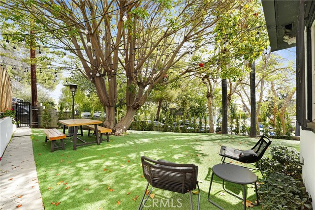 Detail Gallery Image 13 of 15 For 2822 1/2 Waverly Dr, Los Angeles,  CA 90039 - 3 Beds | 2 Baths