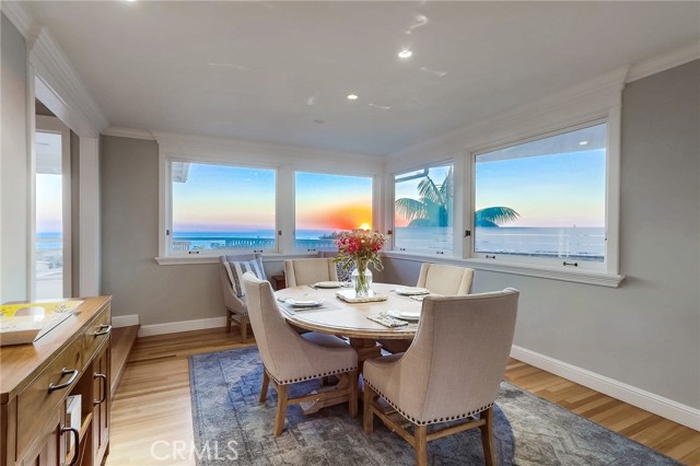 407 Mendoza Terrace, Corona del Mar CA: https://media.crmls.org/medias/4ee2bdaa-927e-4afa-9af8-7c59ab513628.jpg