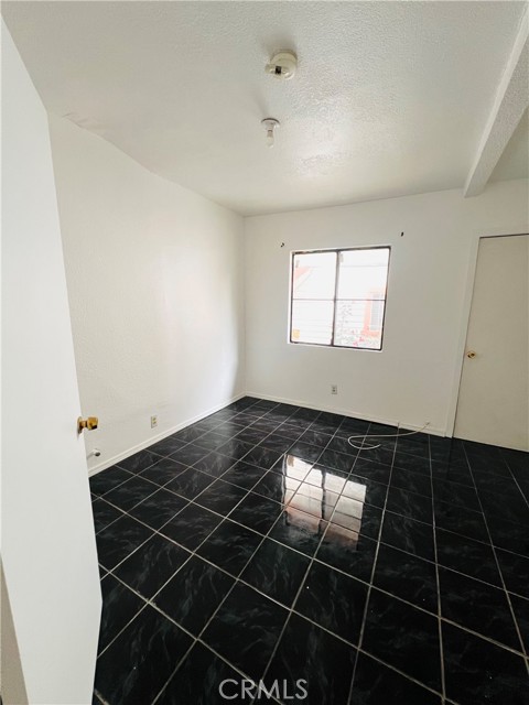 Detail Gallery Image 7 of 10 For 1738 W 38th St, Los Angeles,  CA 90062 - 2 Beds | 1 Baths