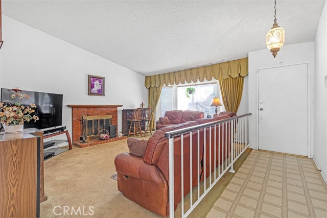 Detail Gallery Image 4 of 31 For 13846 Shablow Ave, Sylmar,  CA 91342 - 3 Beds | 2 Baths
