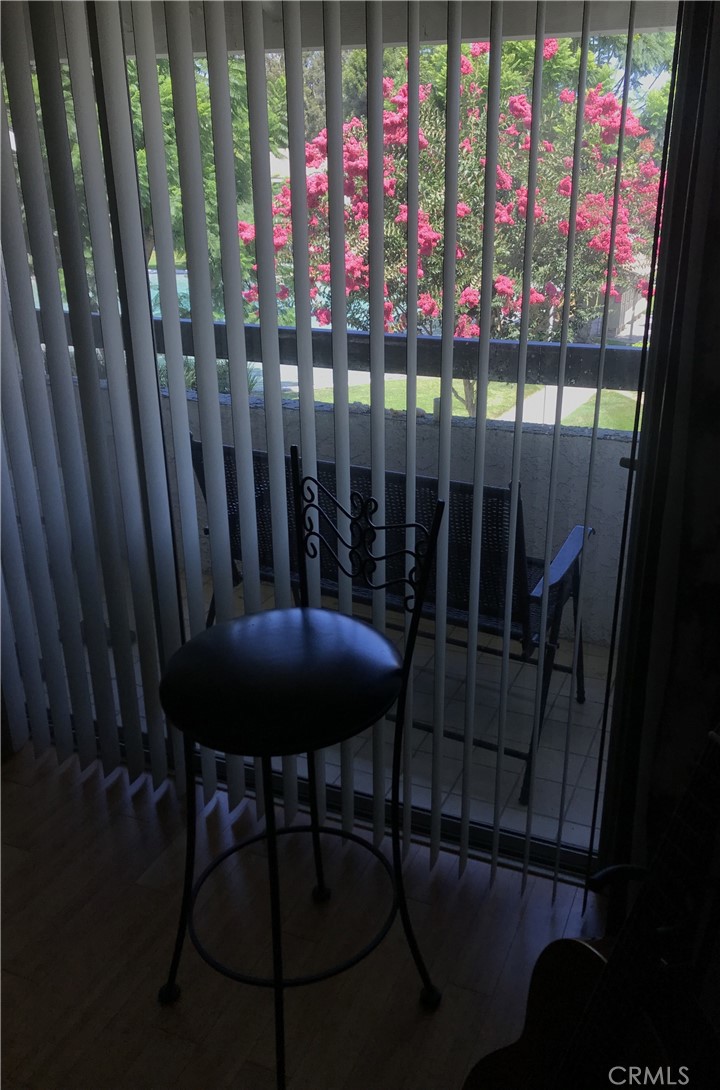 https://media.crmls.org/medias/4ee3196b-3aeb-4e76-9778-34bd62ac217d.jpg?preset=X-Large