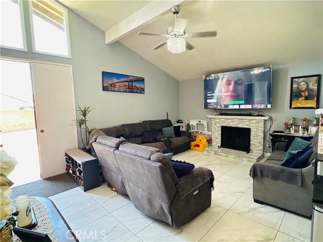502 Holly Avenue, Oxnard CA: https://media.crmls.org/medias/4ee40772-9598-49e0-9146-149a35a78015.jpg
