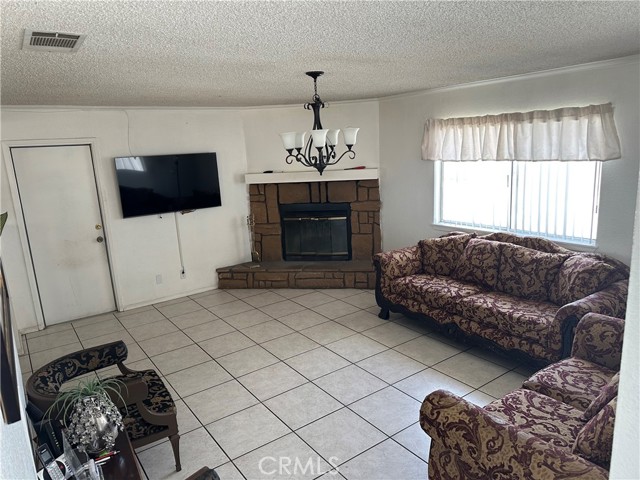 11780 Jamacha Road, Apple Valley CA: https://media.crmls.org/medias/4ee4318e-e940-4093-9a4a-3edd01d22b3e.jpg