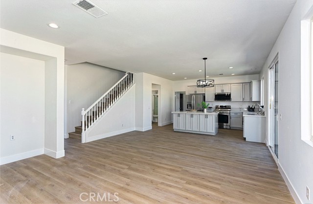 Detail Gallery Image 6 of 38 For 12596 Glen Canyon, Victorville,  CA 92395 - 5 Beds | 3 Baths