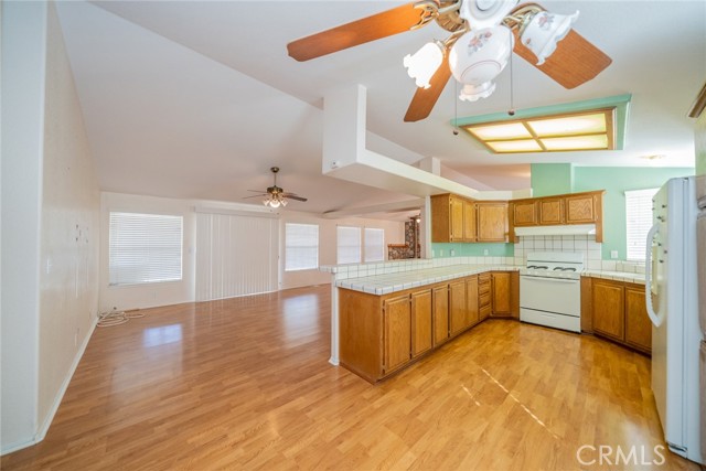 10778 Sonora Road, Phelan CA: https://media.crmls.org/medias/4ee575a6-2754-45ee-b1c8-b7f666f23d4a.jpg