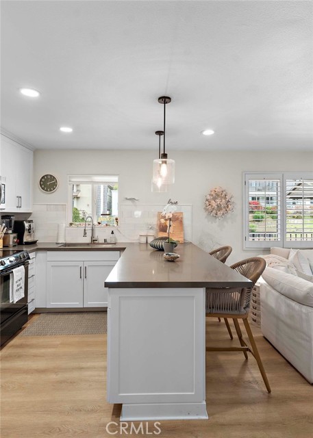 2175 S Coast Hwy, Laguna Beach CA: https://media.crmls.org/medias/4ee5ef03-2cf6-4813-a02e-3873256a12a7.jpg