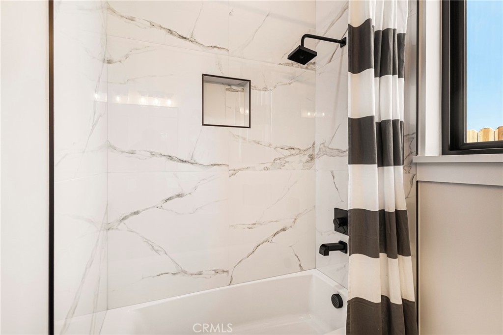 https://media.crmls.org/medias/4ee64090-1b8b-4bdc-8f0a-b2f84aa59ea9.jpg?preset=X-Large