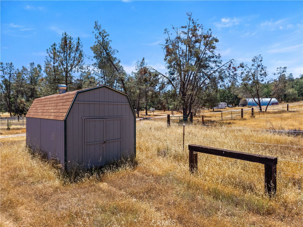 https://media.crmls.org/medias/4ee66868-ffd1-47d5-8108-ae4b253b31a4.jpg?preset=X-Large