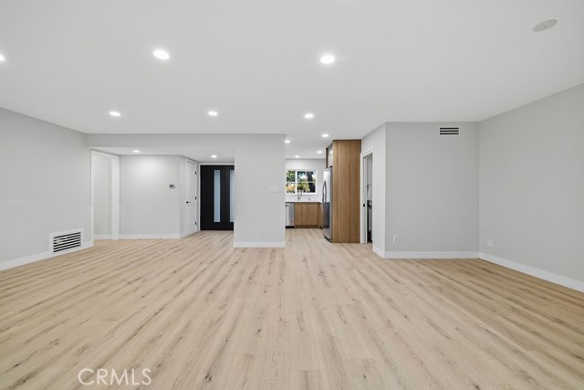 Detail Gallery Image 5 of 33 For 10557 Reseda, Northridge,  CA 91326 - 4 Beds | 3 Baths