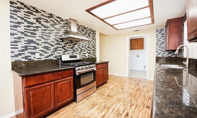 Detail Gallery Image 8 of 21 For 21667 Laguna, Apple Valley,  CA 92308 - 3 Beds | 2 Baths