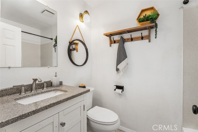 Detail Gallery Image 27 of 40 For 20001 Village Green Dr, Lakewood,  CA 90715 - 4 Beds | 2/1 Baths