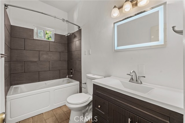 Detail Gallery Image 28 of 35 For 1559 Winona #D3,  Los Angeles,  CA 90027 - 2 Beds | 2 Baths