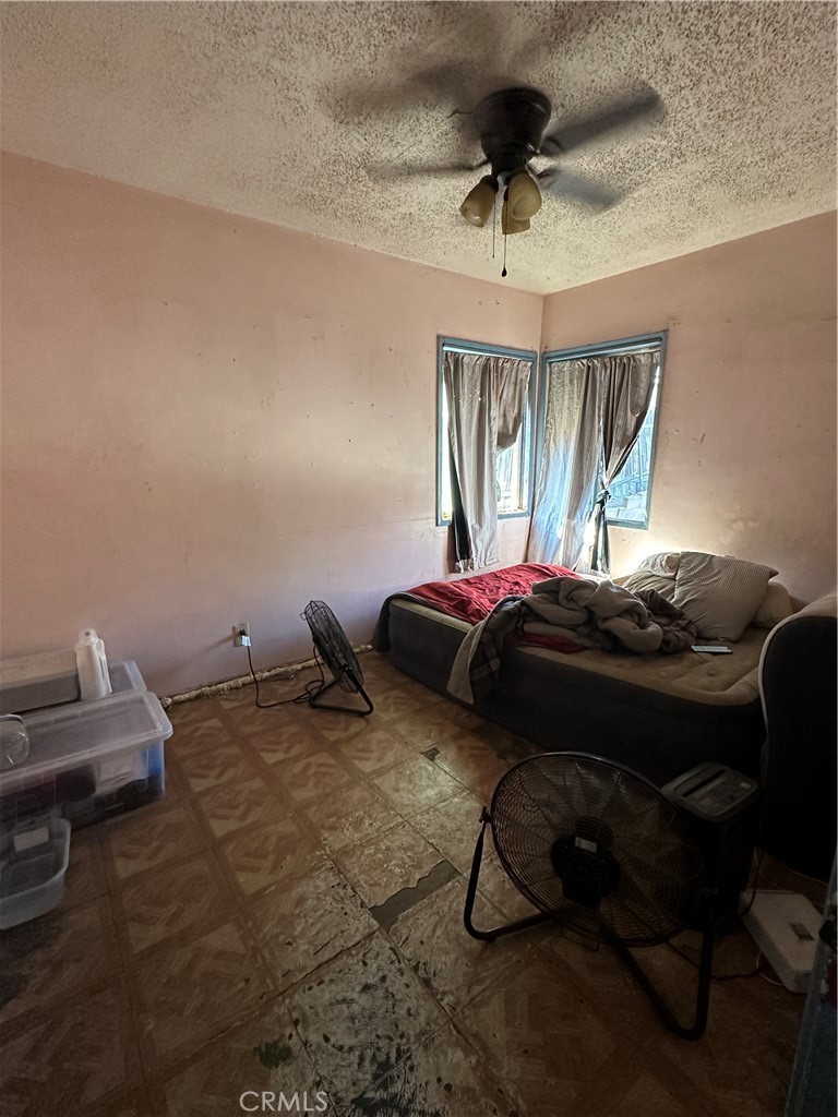 https://media.crmls.org/medias/4eea5176-de8c-49cf-8366-0164a54eca27.jpg?preset=X-Large