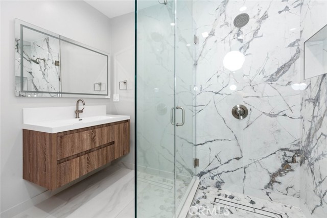 Detail Gallery Image 6 of 29 For 5954 Carpenter Ave, Valley Village,  CA 91607 - 3 Beds | 2 Baths