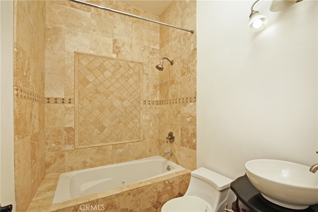 https://media.crmls.org/medias/4eeb3e34-c0ad-4e79-8476-98ddd6d410f0.jpg?preset=X-Large