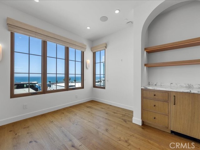 Detail Gallery Image 17 of 61 For 505 Bayview Dr, Manhattan Beach,  CA 90266 - 3 Beds | 3/1 Baths