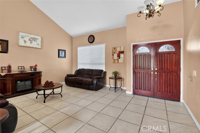 Detail Gallery Image 9 of 27 For 13281 Luna, Victorville,  CA 92392 - 5 Beds | 3 Baths