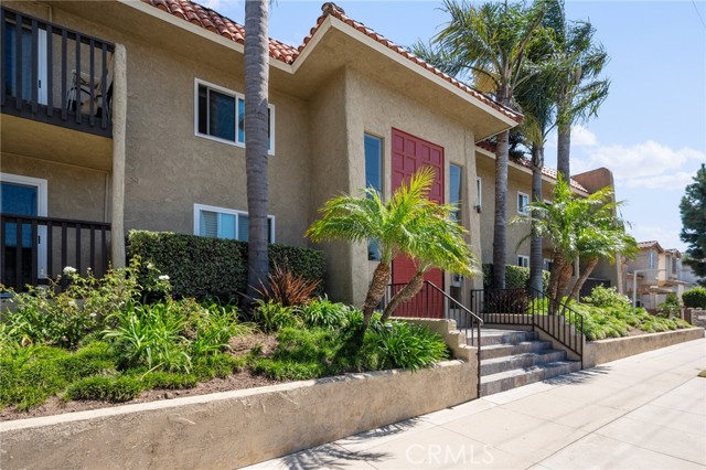 Detail Gallery Image 2 of 22 For 720 Meyer Ln #102,  Redondo Beach,  CA 90278 - 2 Beds | 2 Baths